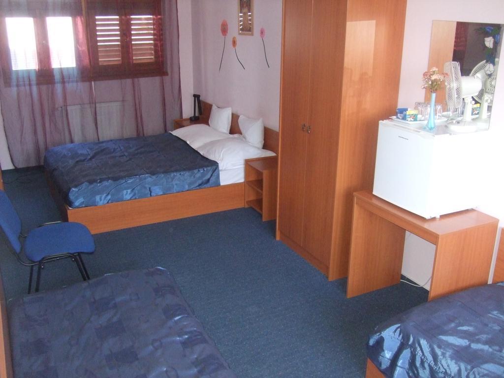 Timarhaz Panzio Bed & Breakfast Segedin Oda fotoğraf